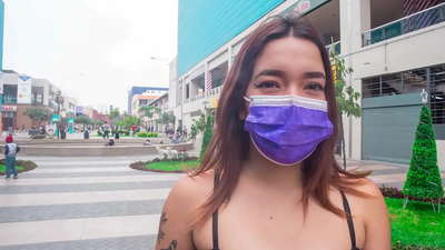 VENEZUELSK INDVANDRERENDE, der for nylig er ankommet til Peru, afpresser taxachauffør